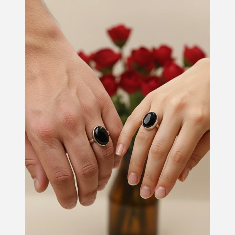 ست انگشتر نقره مردانه و زنانه نگین عقیق مشکی دارای حرز امام جواد روی پوست آهو و تربت کربلا