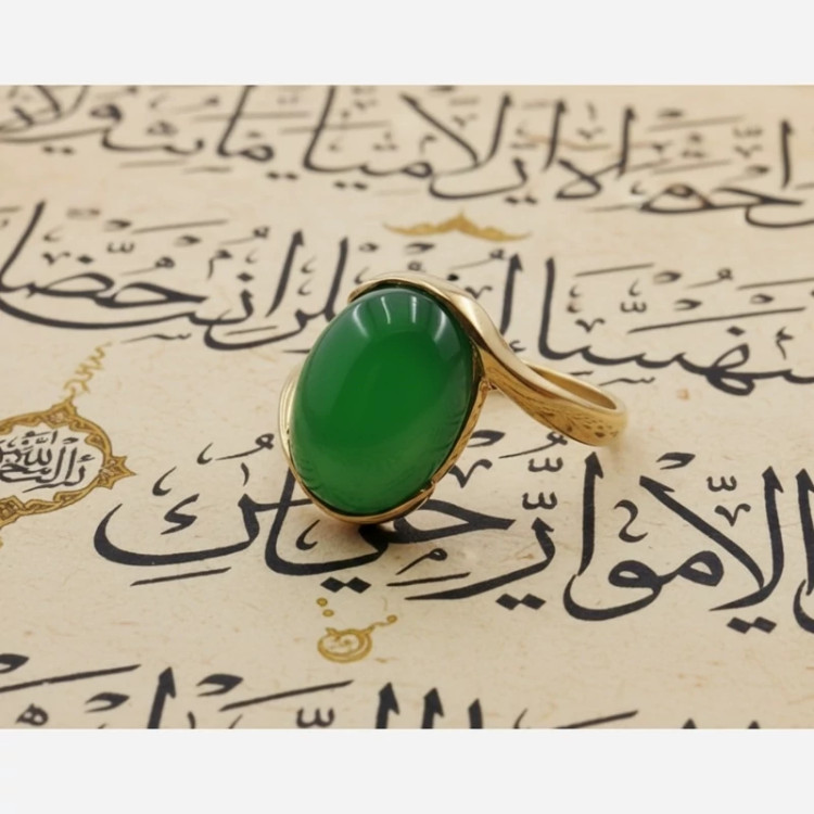 انگشتر نقره زنانه طرح پیچک نگین عقیق سبز با آبکاری روکش طلا