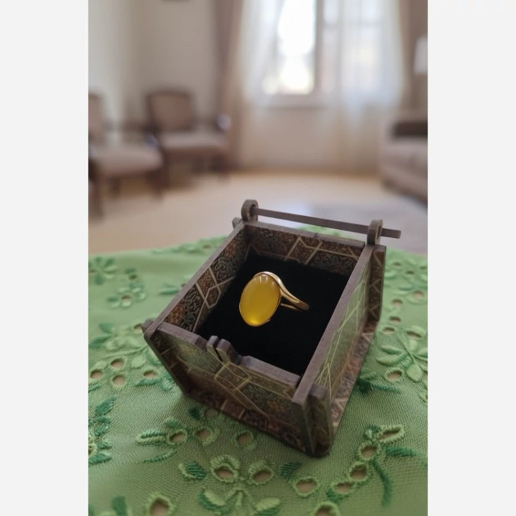 انگشتر زنانه نقره طرح پیچک نگین عقیق شرف الشمس آبکاری روکش طلا